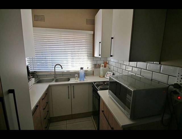 1 BEDROOM APARTMENT FOR SALE IN KEMPTON PARK